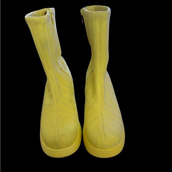 Camper Thelma chunky platform sock boots, Yellow,NWOT Flaw dirt spots, Size 7.5 - Picture 5 of 16